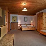 Near Afritzer & Verditz Trails דירה