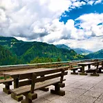 Near Afritzer & Verditz Trails דירה